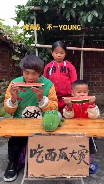 吃瓜娱乐搞笑视频,笑出腹肌的瞬间